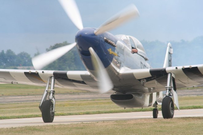 Nhiều chiếc P-51 đã được bán ra do dư thừa sau chiến tranh, thường là với giá thấp đến mức 1.500 Đô la Mỹ.